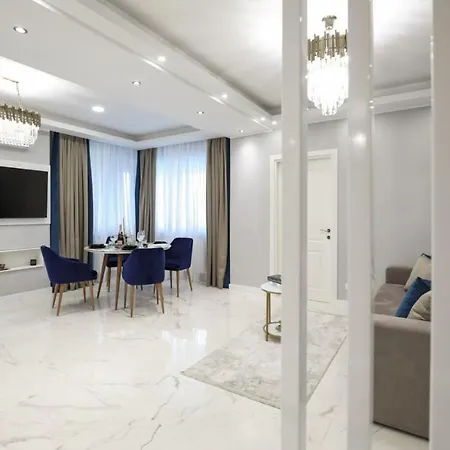 Apartament Royal Blue - Bychoice アパート *